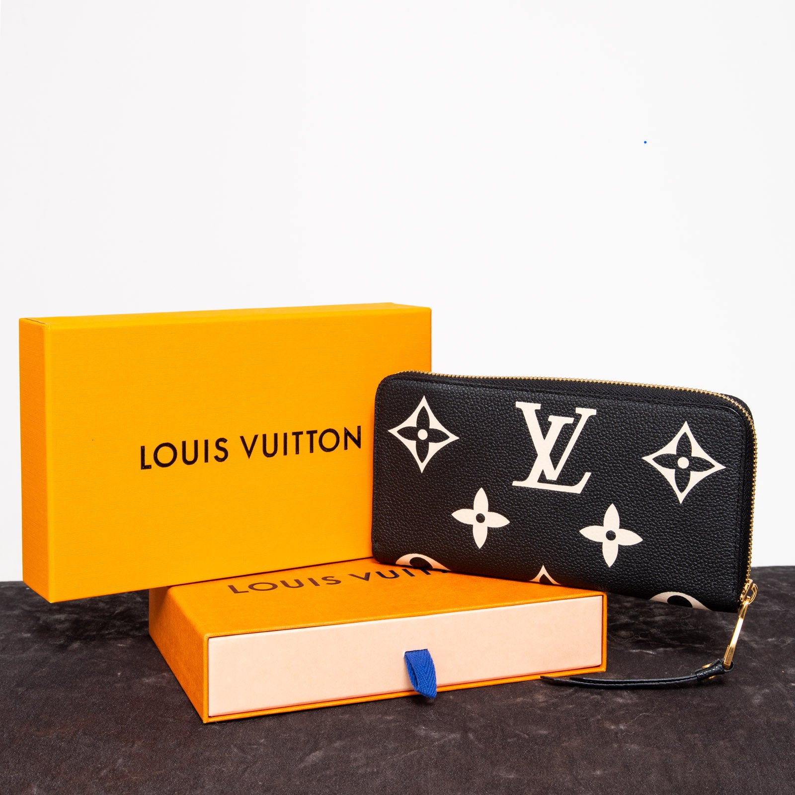 Louis Vuitton Black And Beige Zippy Wallet – EVEYSPRELOVED