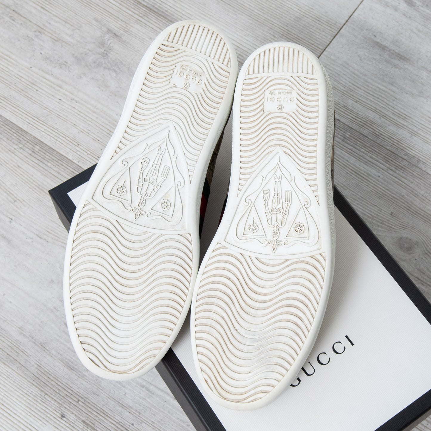 Gucci GG Supreme Brown Canvas Bee Motif Ace Sneakers Size 39