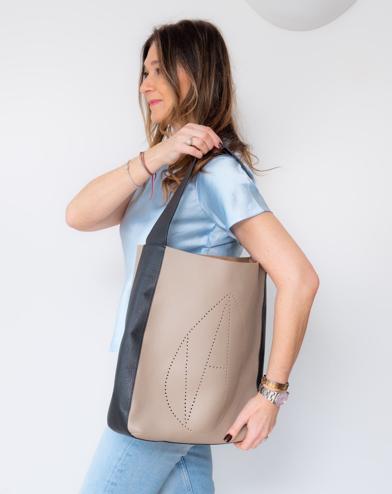 Amanda Wakeley Beige And Black Leather Hobo Bag