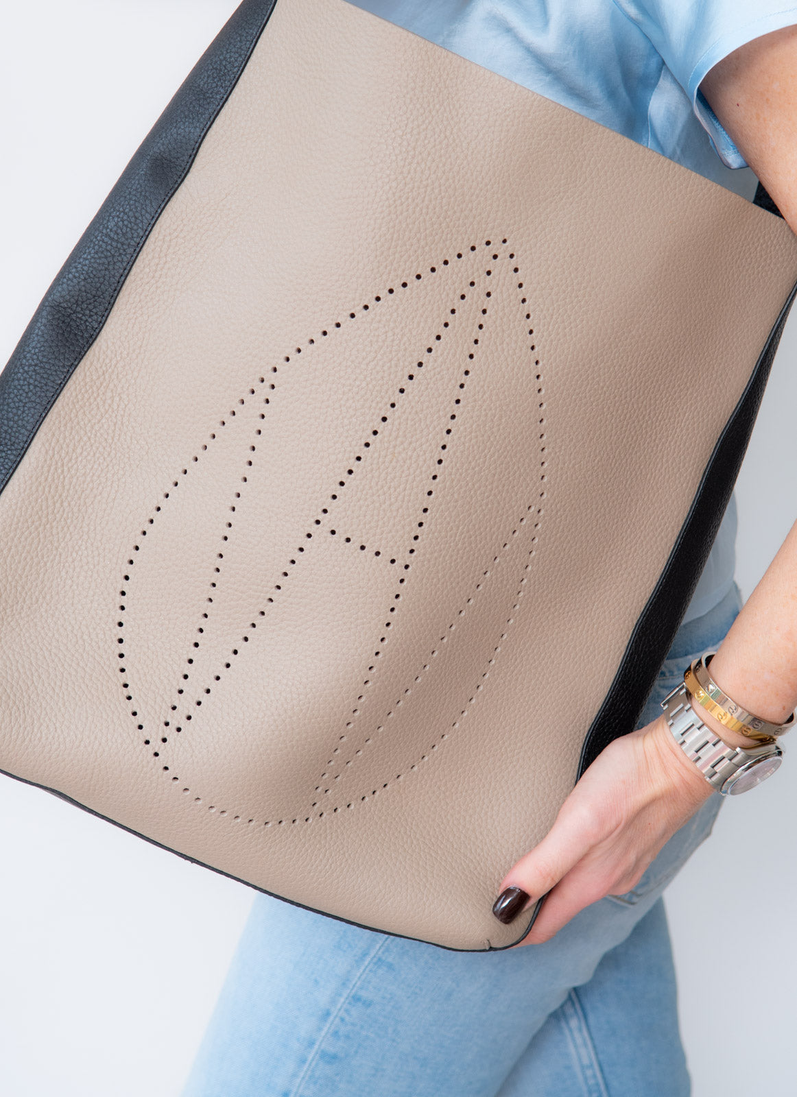Amanda Wakeley Beige And Black Leather Hobo Bag