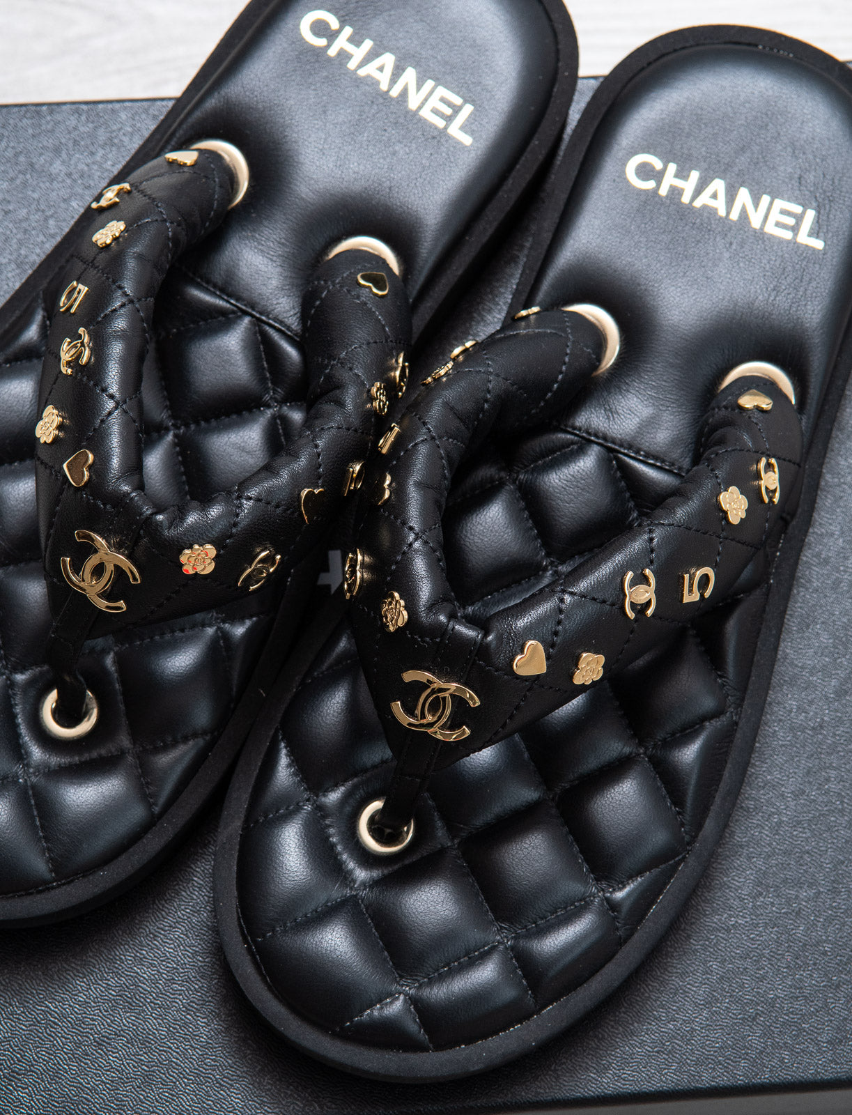 Chanel 23P Black Quilted Charms Padded Pool Thong Logo Slide Flat Sandal  39.5