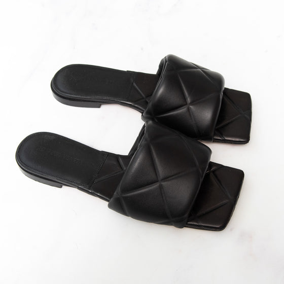 Bottega Veneta  Black Lido Leather Preowned Flat Mules