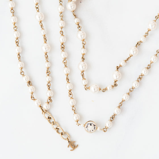 Chanel Pearl Necklace Interlocking CC Logo Pendant Necklace