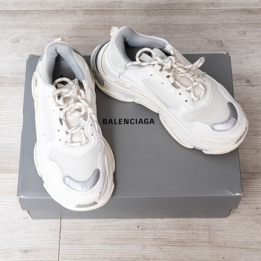 Balenciaga White Triple S Low Top Trainers - EVEYSPRELOVED