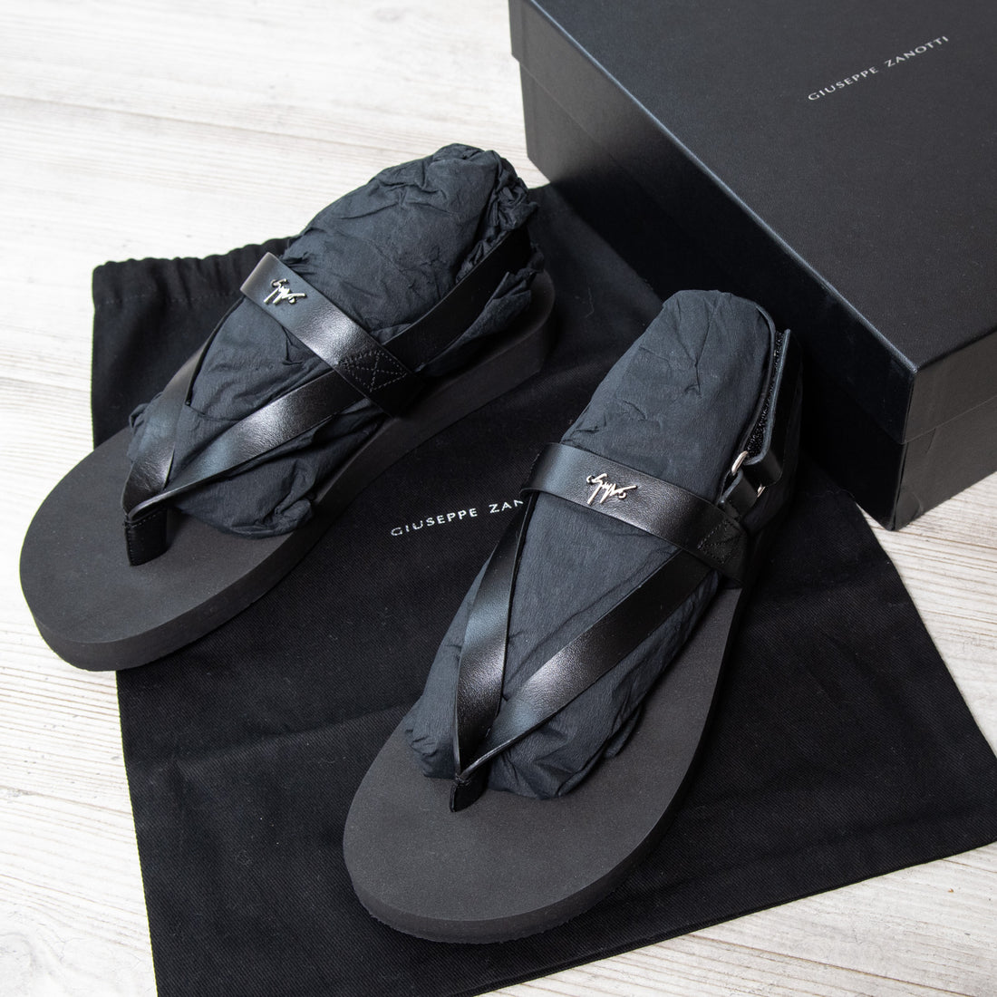  Giuseppe Zanotti Black Leather Thong Sandals Giuseppe Zanotti