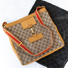  Gucci GG Canvas Messenger Bag