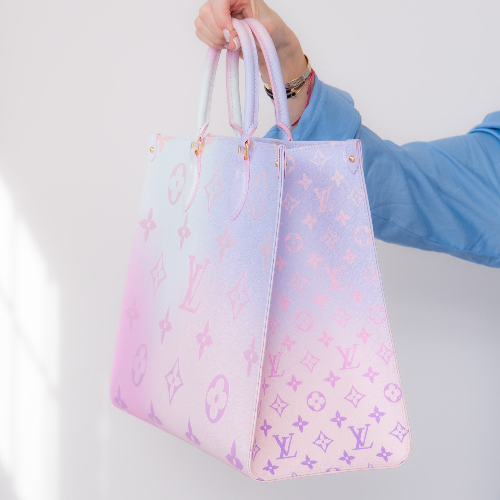 Lv on discount the go pastel