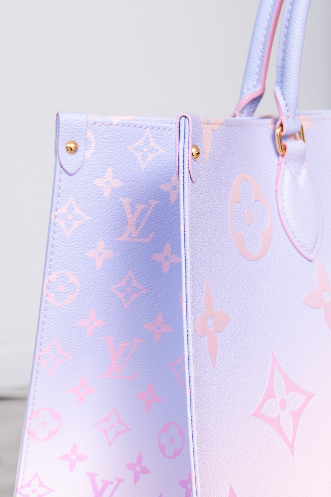 Lv on discount the go pastel