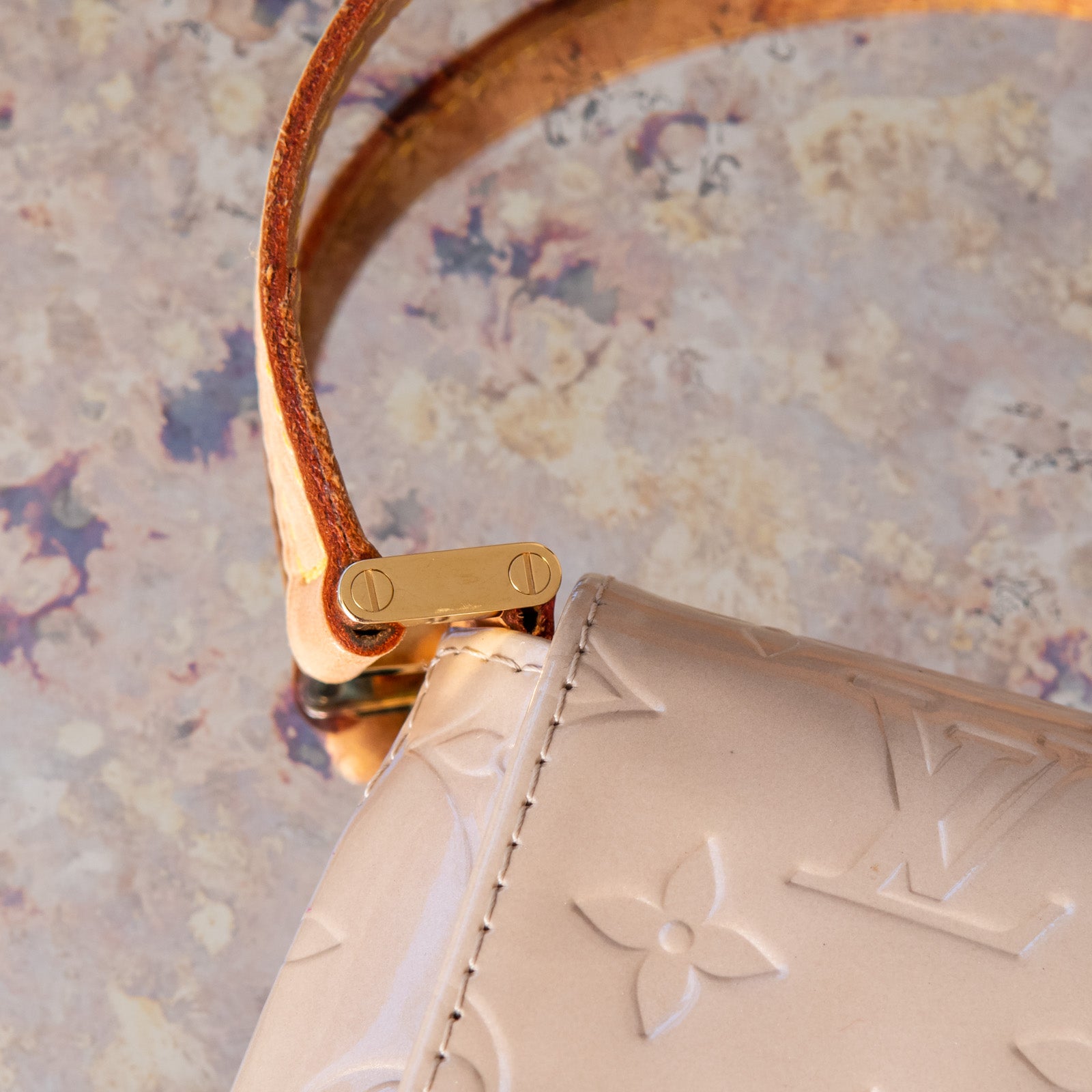 Louis Vuitton Beige Patent Thompson Street Shoulder Bag - EVEYSPRELOVED